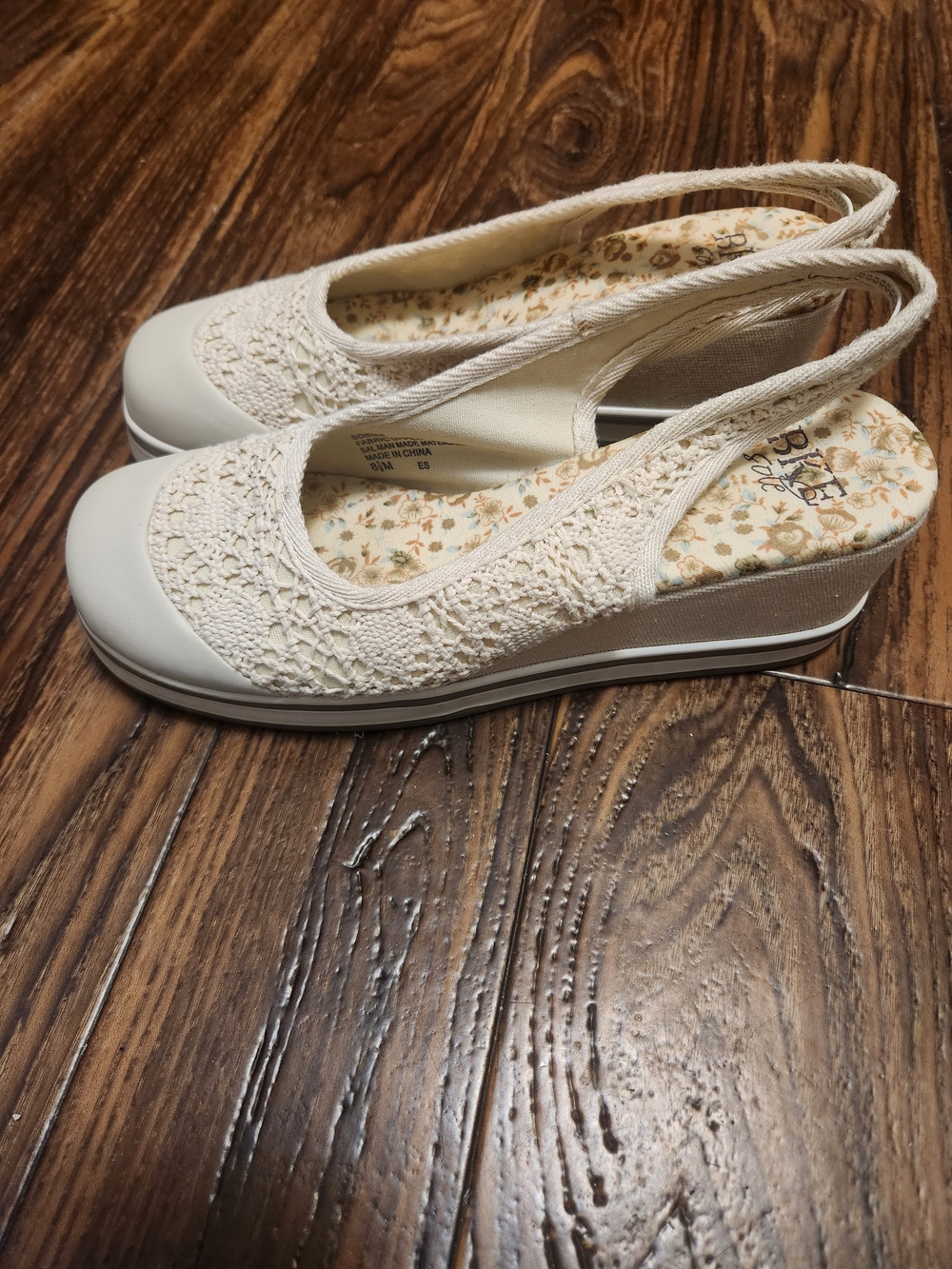 BKE Sole "Soiree" Cream Crochet Lace Wedge Sandals Size 8.5